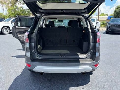 Used 2017 Ford Escape SE w/ Equipment Group 201A FWD image 16