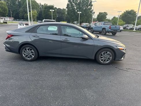 Used 2024 Hyundai Elantra SEL FWD image 2