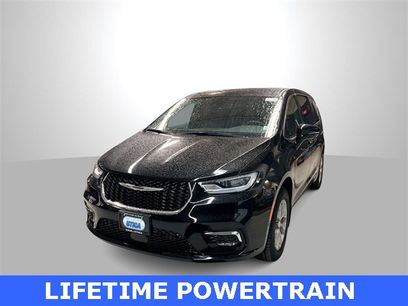 New 2026 Chrysler Pacifica Select