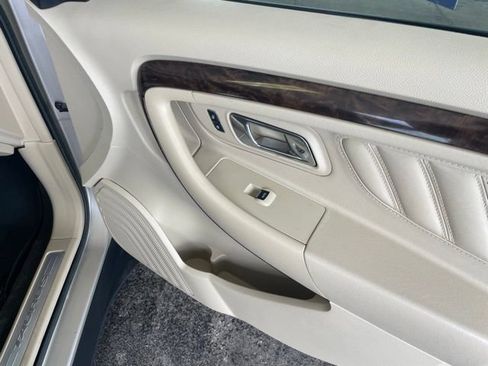 Used 2018 Ford Taurus Limited w/ Driver Assist Package FWD image 43