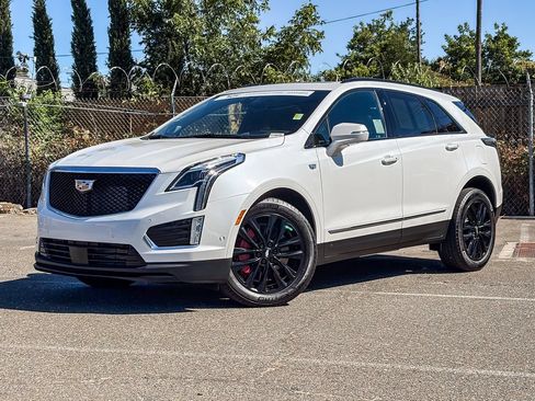 Certified 2023 Cadillac XT5 Sportv w/ Technology Package AWD/4WD image 1