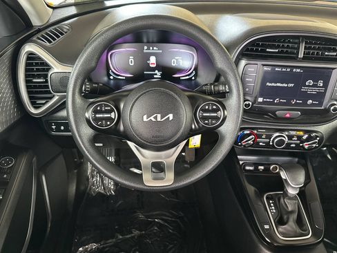 Used 2025 Kia Soul LX w/ LX Technology Package FWD image 15