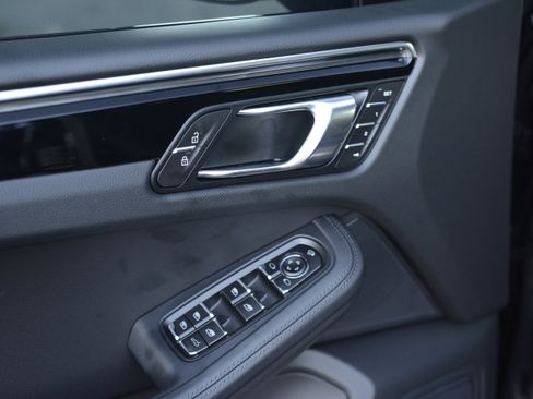 Certified 2026 Porsche Macan image 14