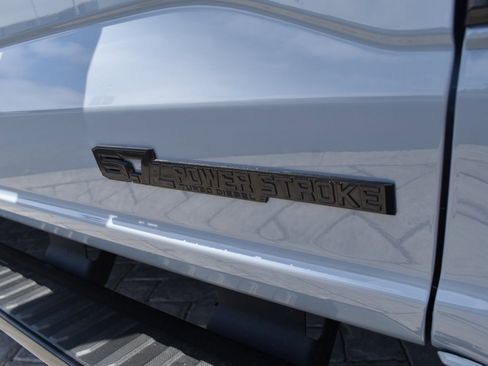 Used 2025 Ford F450 Lariat w/ FX4 Off-Road Package image 9