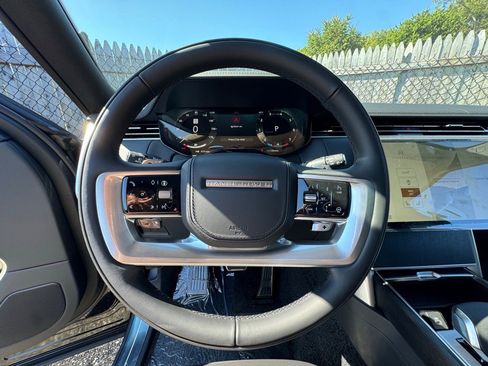 New 2025 Land Rover Range Rover Long Wheelbase SE image 11