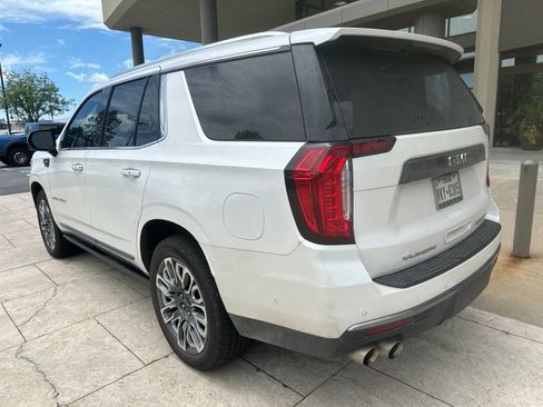 Used 2023 GMC Yukon Denali Ultimate AWD/4WD image 3