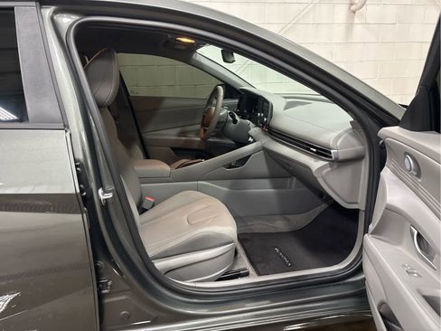 Used 2025 Hyundai Elantra Sport image 34