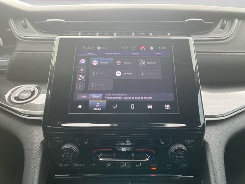 Used 2022 Jeep Grand Cherokee Altitude AWD/4WD image 19