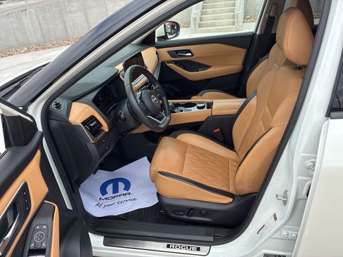 Used 2023 Nissan Rogue Platinum w/ Platinum Premium Package image 14