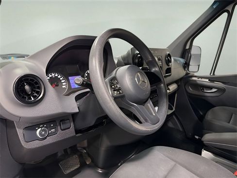 Used 2021 Mercedes-Benz Sprinter 2500 image 10