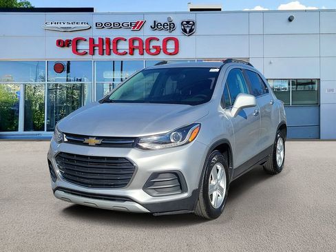 Used 2018 Chevrolet Trax LT w/ LT Convenience Package image 2