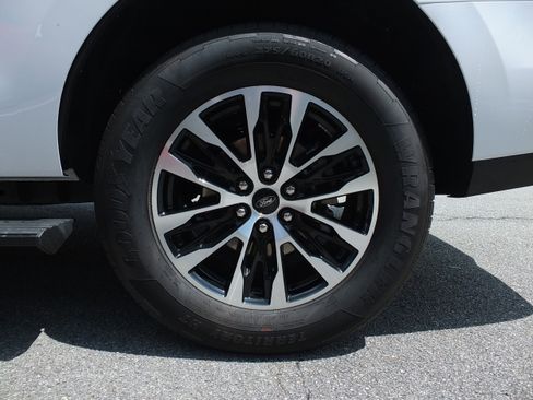 Used 2025 Ford Expedition Platinum AWD/4WD image 11