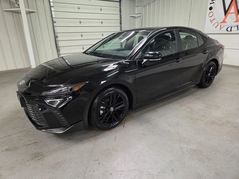 Used 2026 Toyota Camry SE FWD image 2
