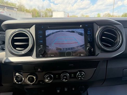 Used 2019 Toyota Tacoma TRD Sport AWD/4WD image 24