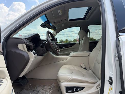 Used 2016 Cadillac Escalade ESV Luxury AWD/4WD image 16