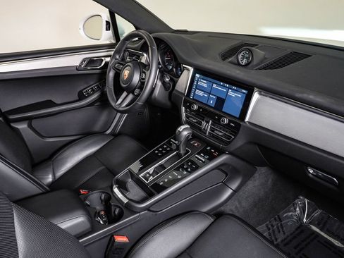 Certified 2026 Porsche Macan AWD/4WD image 14