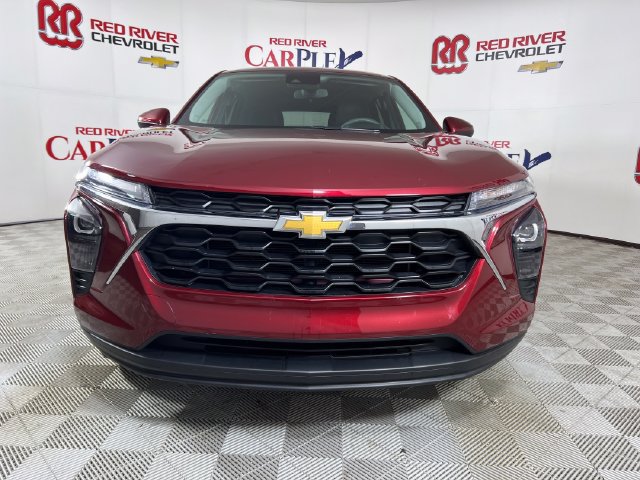 Used 2024 Chevrolet Trax LS w/ LS Convenience Package FWD image 2