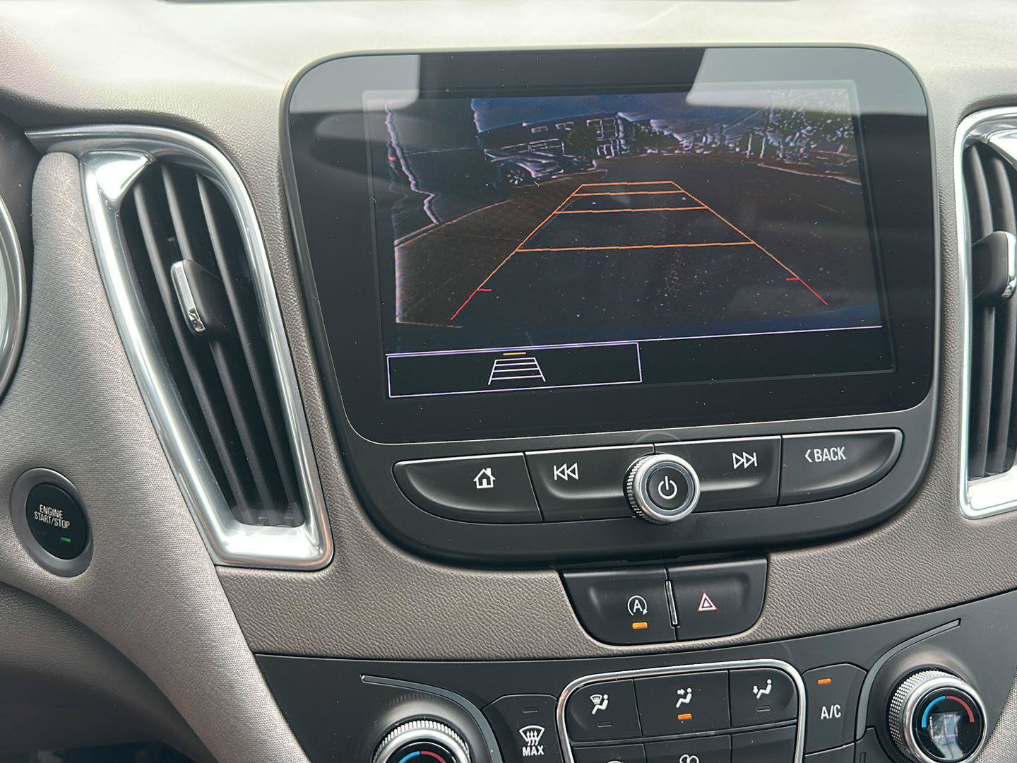 Used 2021 Chevrolet Malibu LT FWD image 25