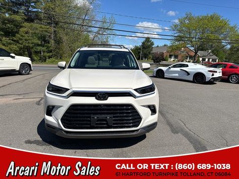 Used 2024 Toyota Grand Highlander AWD image 8