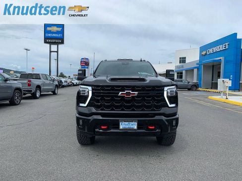 Used 2025 Chevrolet Silverado 2500 ZR2 w/ Technology Package AWD/4WD image 2