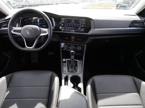 Certified 2023 Volkswagen Jetta SE FWD image 10