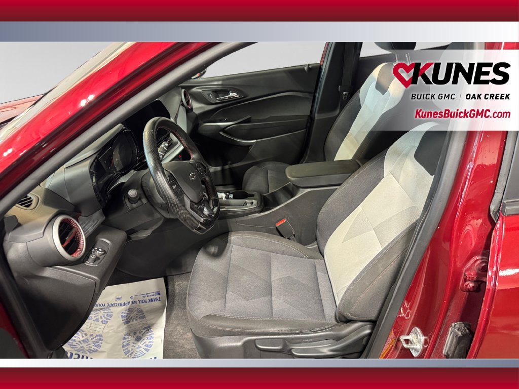 Used 2025 Chevrolet Trax RS FWD image 22