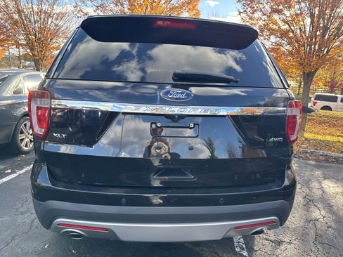 Used 2017 Ford Explorer XLT w/ Equipment Group 202A image 6