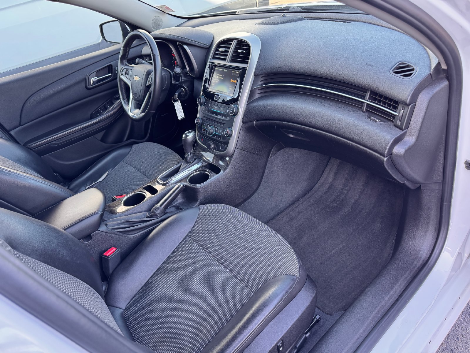 Used 2015 Chevrolet Malibu LT FWD image 18