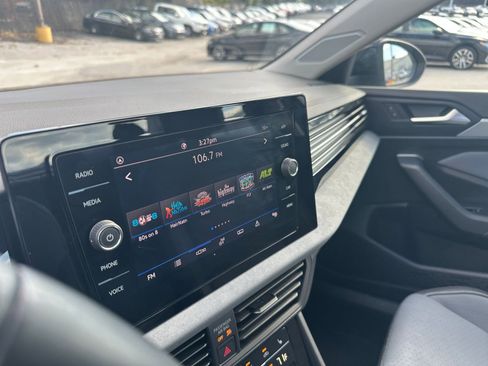 Used 2025 Volkswagen Jetta SE image 21