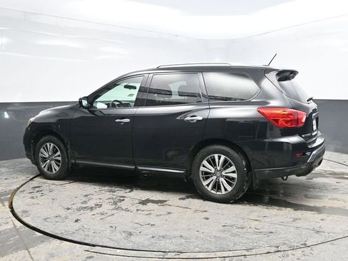 Used 2018 Nissan Pathfinder S image 4