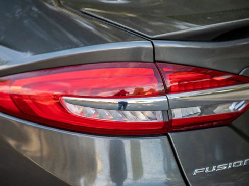 Used 2018 Ford Fusion Titanium image 8