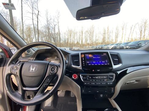 Used 2018 Honda Pilot Touring image 25