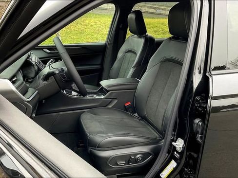 New 2025 Jeep Grand Cherokee L Altitude AWD/4WD image 10