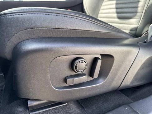 Used 2024 Land Rover Discovery Sport S image 19