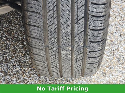 Used 2025 Ford Explorer Active w/ Active Comfort Package image 9