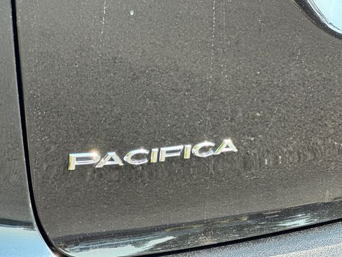Used 2025 Chrysler Pacifica Select FWD image 28