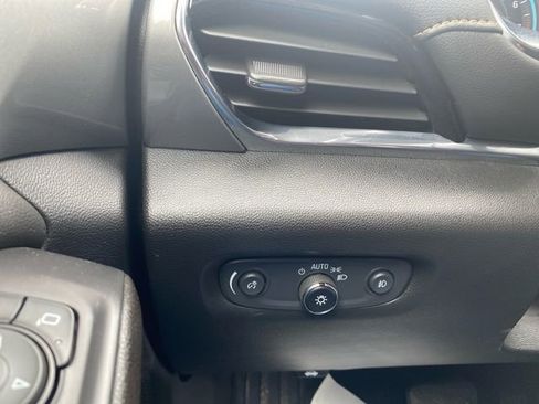 Certified 2021 Chevrolet Traverse LT image 24