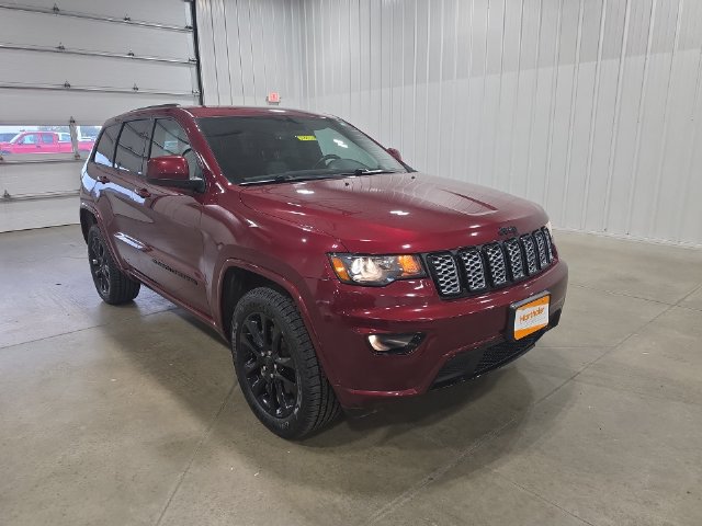 Used 2022 Jeep Grand Cherokee Laredo X AWD/4WD image 2