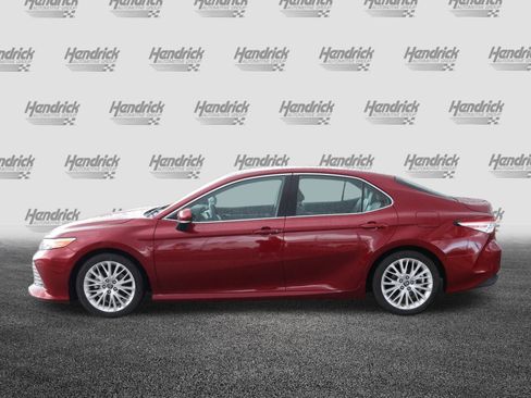 Used 2018 Toyota Camry XLE image 6