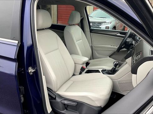 Used 2023 Volkswagen Tiguan SE w/ Panoramic Sunroof Package AWD/4WD image 7