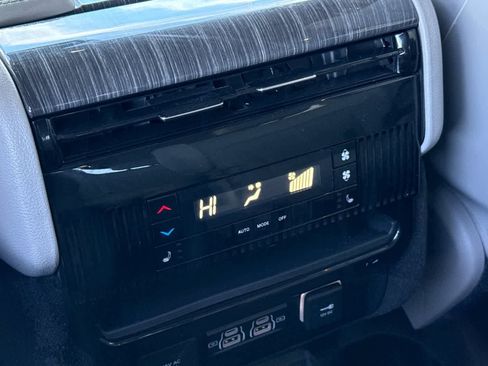 Used 2022 Jeep Wagoneer Series III w/ Convenience Group I image 15