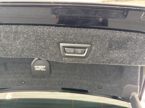 Used 2025 BMW 530i xDrive w/ Premium Package image 11