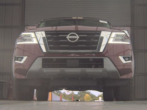 Used 2024 Nissan Armada Platinum w/ Captain's Chairs Package RWD image 4