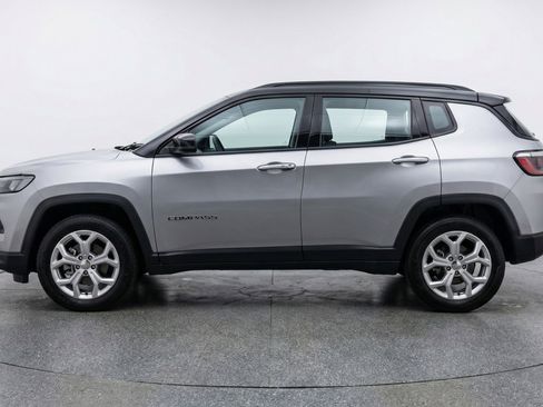 Used 2025 Jeep Compass Latitude image 5