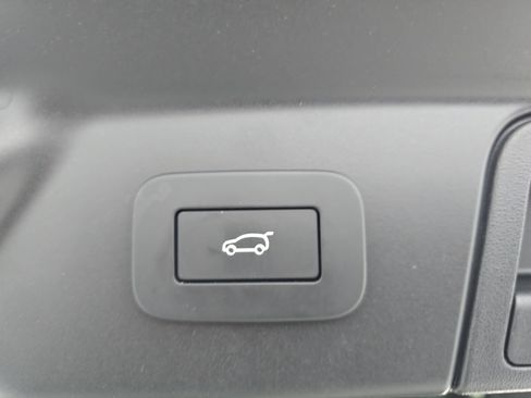 Used 2025 Land Rover Range Rover Velar Dynamic SE image 13