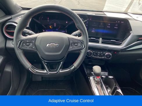 Used 2024 Chevrolet Trax RS w/ Sunroof Package FWD image 7