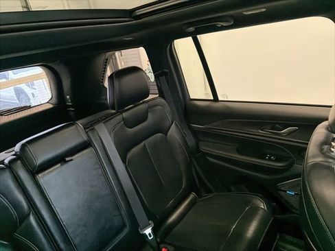 Used 2022 Jeep Grand Cherokee Overland image 47