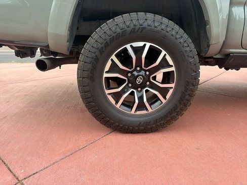 Used 2023 Toyota Tacoma TRD Sport w/ TRD Premium Sport Package AWD/4WD image 32