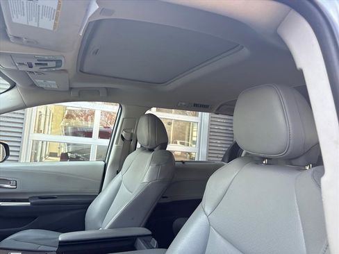 Used 2023 Toyota Sienna XLE image 10