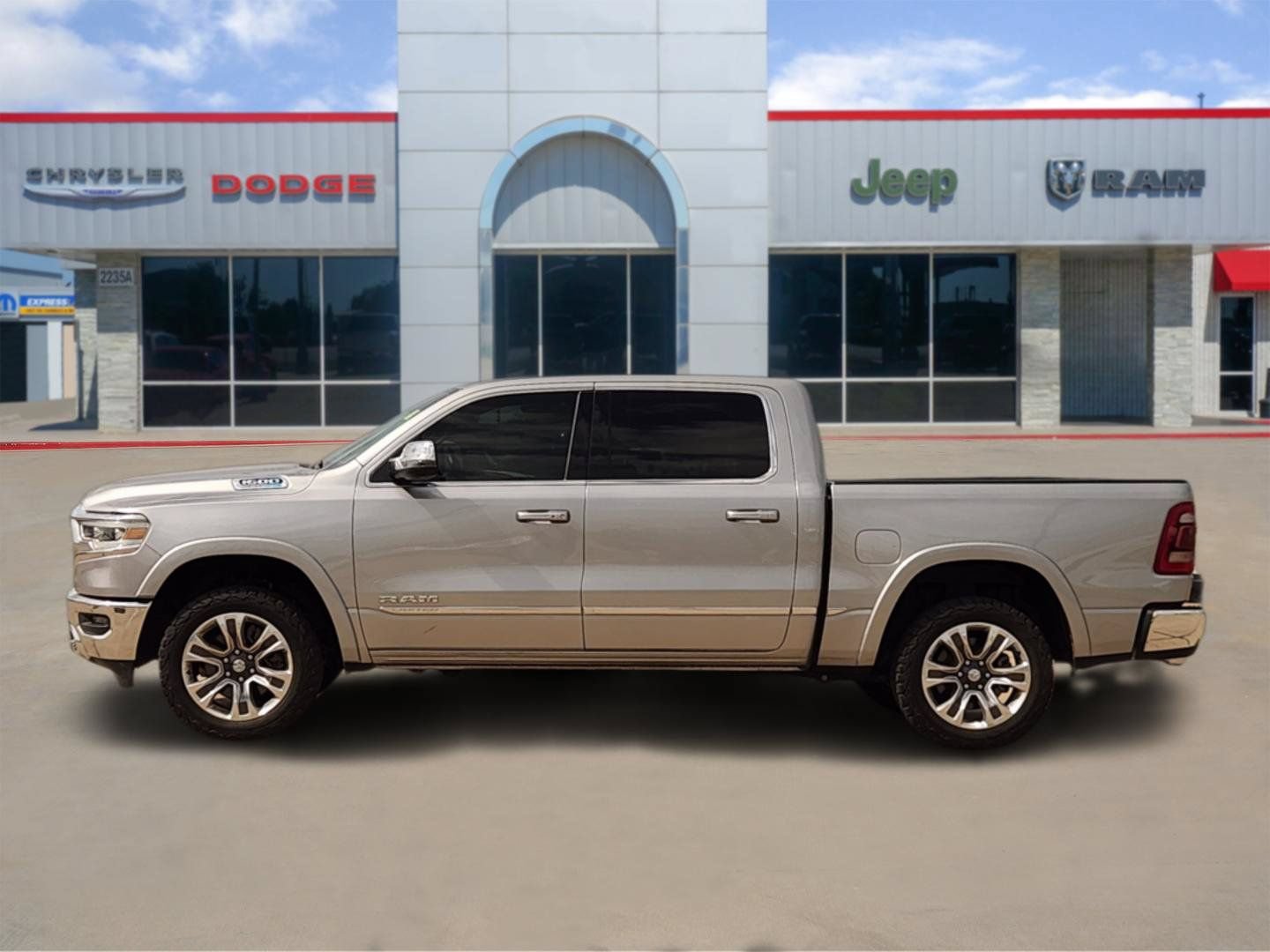 Used 2024 RAM 1500 Limited AWD/4WD image 3